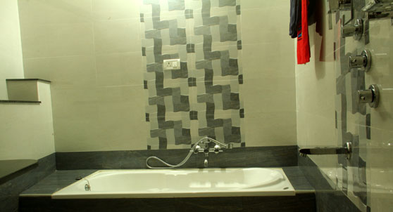 Attached baths of the another premium cottage suite.